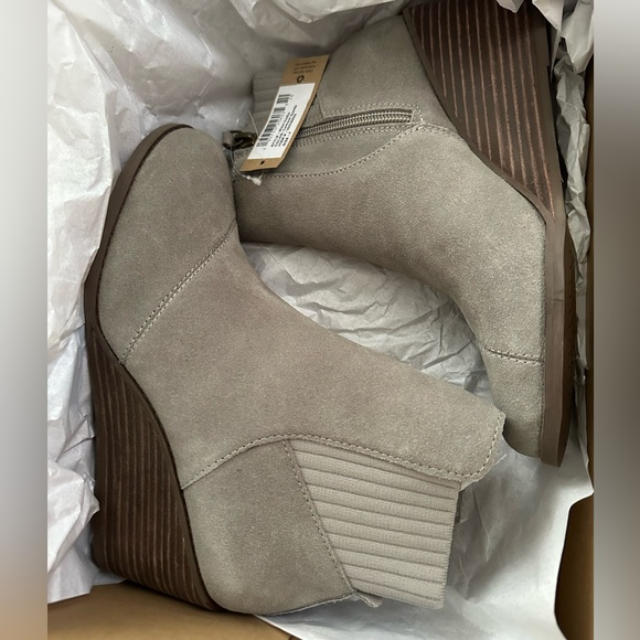 NIB TOMS Suede Bootie - Picture 1 of 3